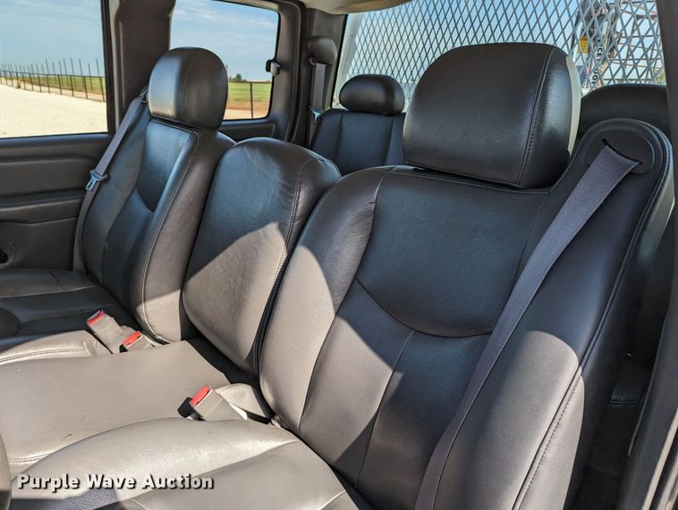 image for item LM9879 2006 Chevrolet Silverado 2500HD  Ext. Cab pickup truck