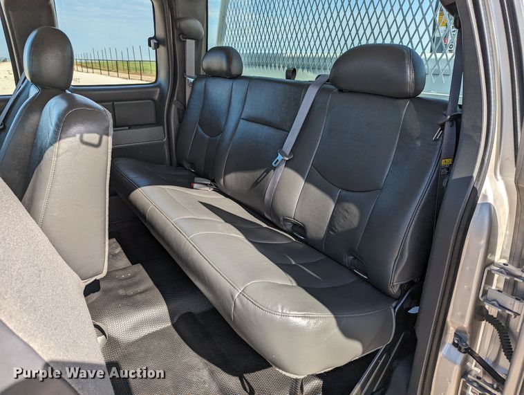 image for item LM9879 2006 Chevrolet Silverado 2500HD  Ext. Cab pickup truck