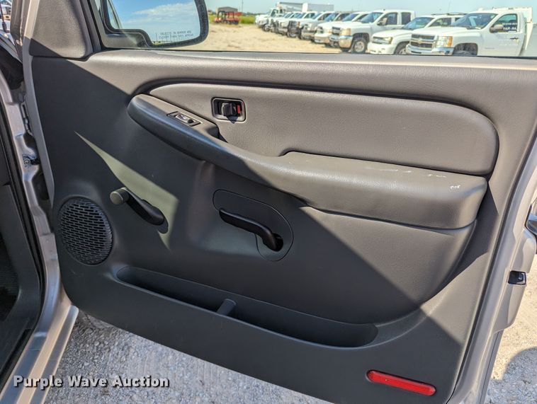 image for item LM9879 2006 Chevrolet Silverado 2500HD  Ext. Cab pickup truck