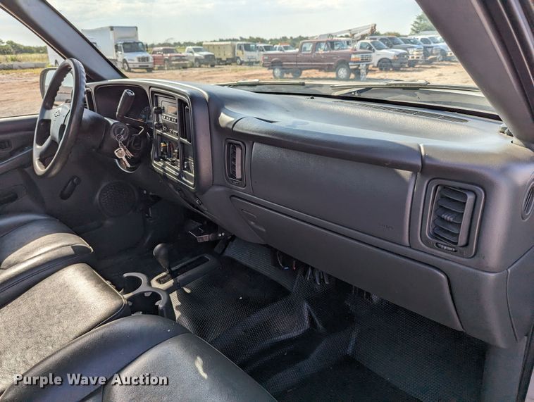 image for item LM9879 2006 Chevrolet Silverado 2500HD  Ext. Cab pickup truck