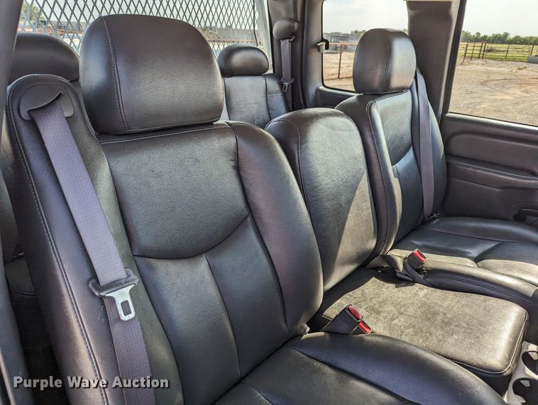 image for item LM9879 2006 Chevrolet Silverado 2500HD  Ext. Cab pickup truck