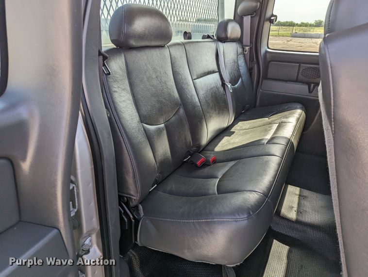 image for item LM9879 2006 Chevrolet Silverado 2500HD  Ext. Cab pickup truck