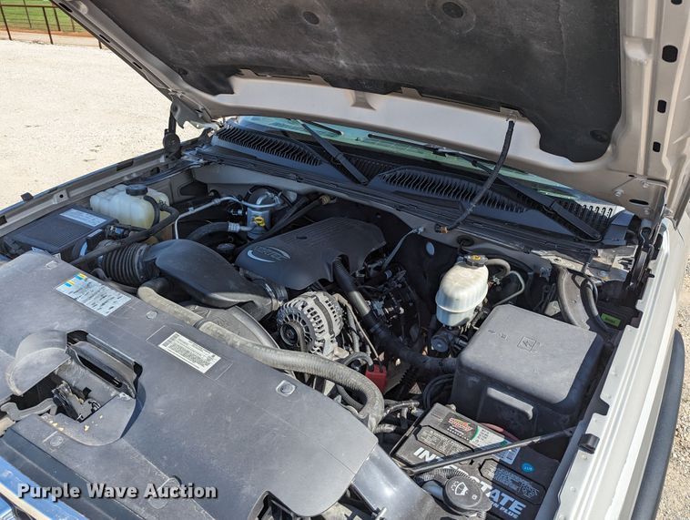 image for item LM9879 2006 Chevrolet Silverado 2500HD  Ext. Cab pickup truck