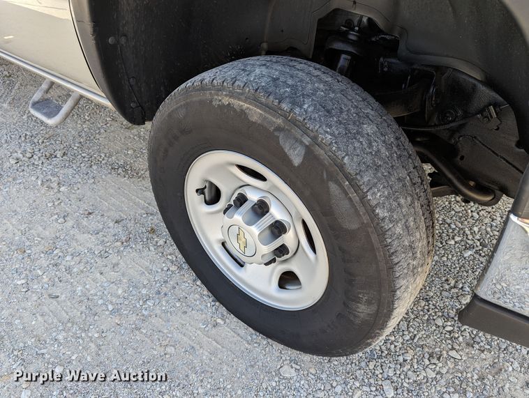 image for item LM9879 2006 Chevrolet Silverado 2500HD  Ext. Cab pickup truck