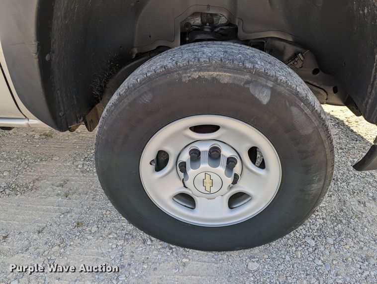 image for item LM9879 2006 Chevrolet Silverado 2500HD  Ext. Cab pickup truck