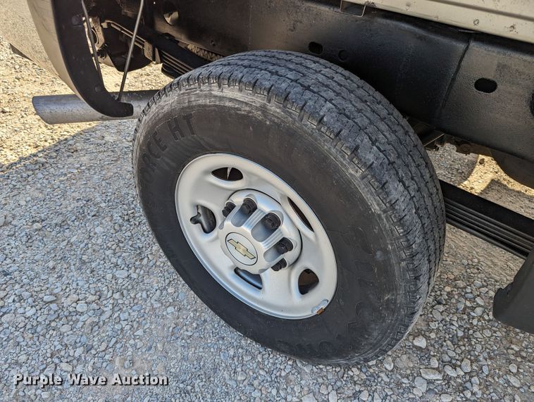 image for item LM9879 2006 Chevrolet Silverado 2500HD  Ext. Cab pickup truck