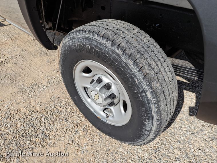 image for item LM9879 2006 Chevrolet Silverado 2500HD  Ext. Cab pickup truck