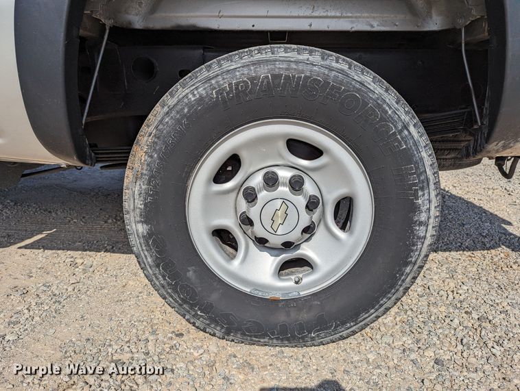 image for item LM9879 2006 Chevrolet Silverado 2500HD  Ext. Cab pickup truck