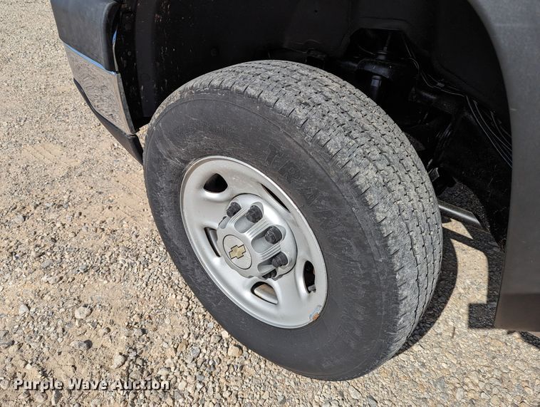 image for item LM9879 2006 Chevrolet Silverado 2500HD  Ext. Cab pickup truck