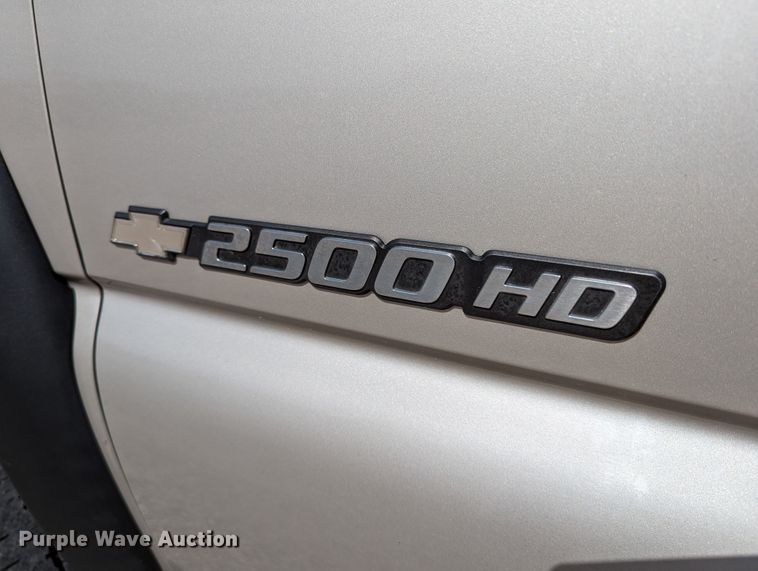 image for item LM9879 2006 Chevrolet Silverado 2500HD  Ext. Cab pickup truck