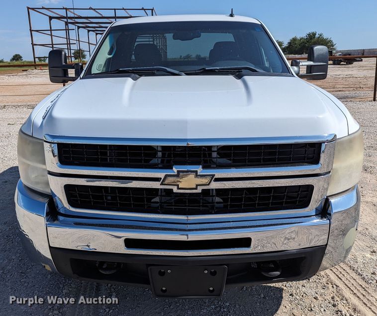 image for item LM9881 2010 Chevrolet Silverado 2500HD  Ext. Cab truck cab and chassis