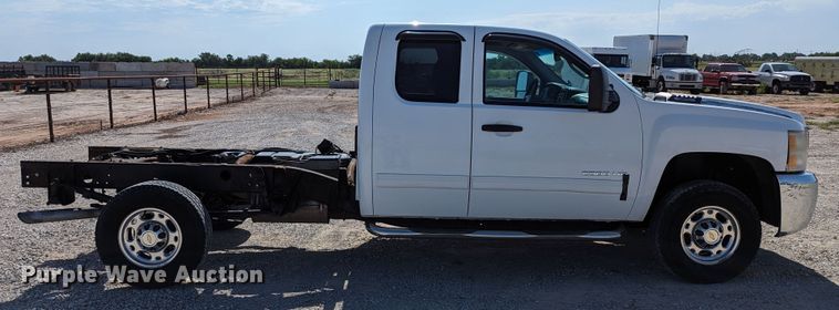image for item LM9881 2010 Chevrolet Silverado 2500HD  Ext. Cab truck cab and chassis
