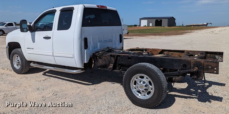 image for item LM9881 2010 Chevrolet Silverado 2500HD  Ext. Cab truck cab and chassis