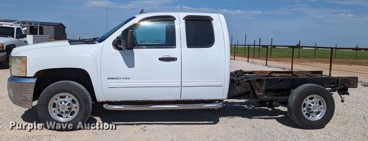 image for item LM9881 2010 Chevrolet Silverado 2500HD  Ext. Cab truck cab and chassis