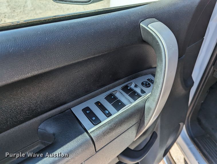 image for item LM9881 2010 Chevrolet Silverado 2500HD  Ext. Cab truck cab and chassis