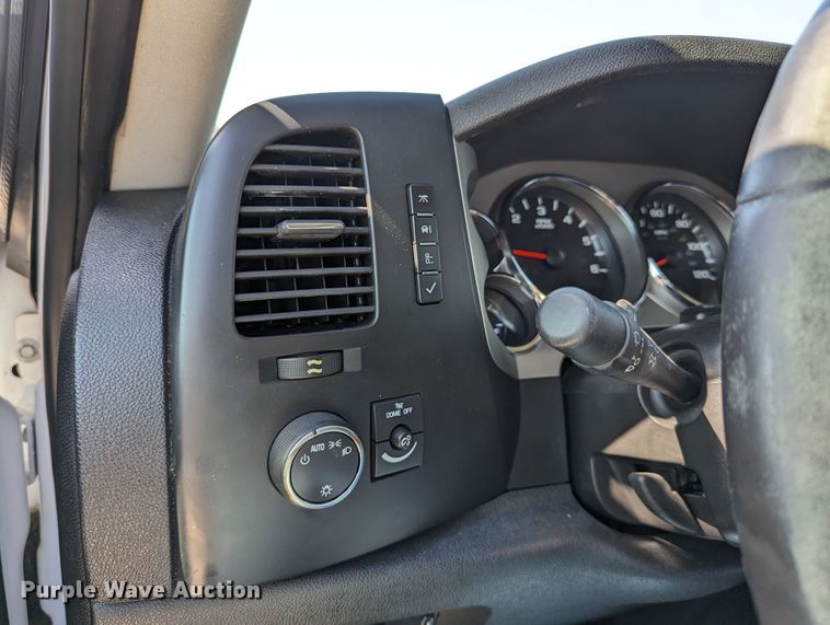 image for item LM9881 2010 Chevrolet Silverado 2500HD  Ext. Cab truck cab and chassis