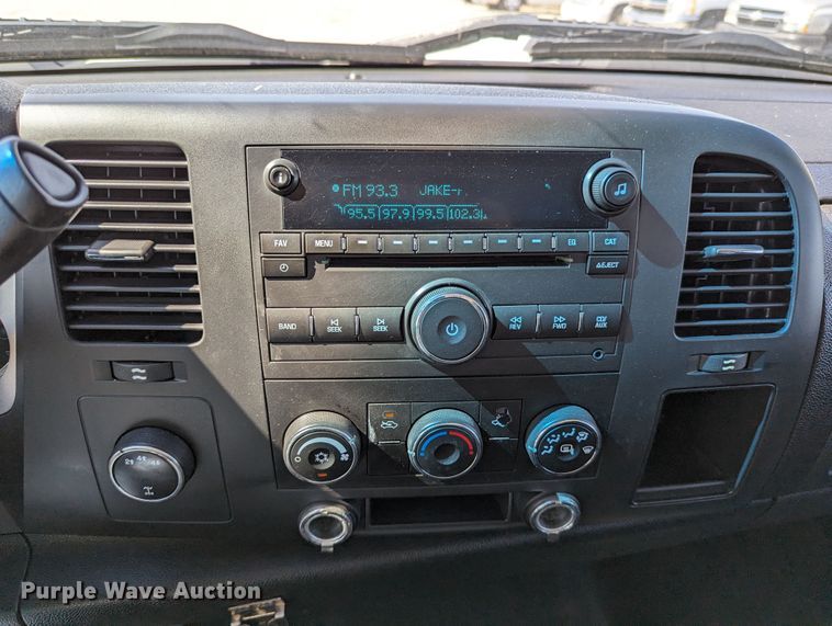 image for item LM9881 2010 Chevrolet Silverado 2500HD  Ext. Cab truck cab and chassis