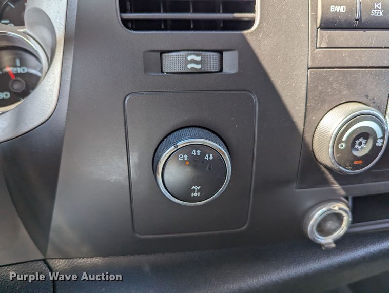 image for item LM9881 2010 Chevrolet Silverado 2500HD  Ext. Cab truck cab and chassis