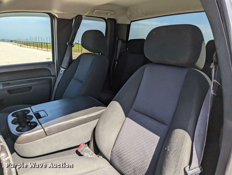 image for item LM9881 2010 Chevrolet Silverado 2500HD  Ext. Cab truck cab and chassis