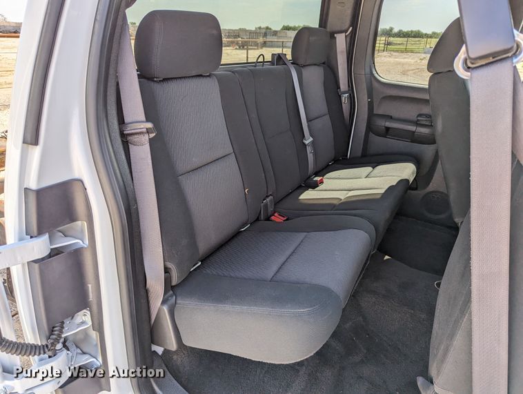 image for item LM9881 2010 Chevrolet Silverado 2500HD  Ext. Cab truck cab and chassis