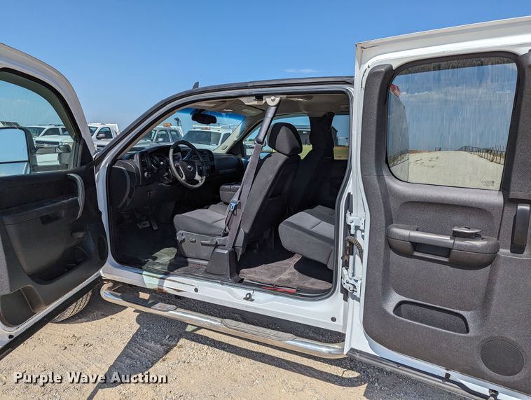 image for item LM9881 2010 Chevrolet Silverado 2500HD  Ext. Cab truck cab and chassis