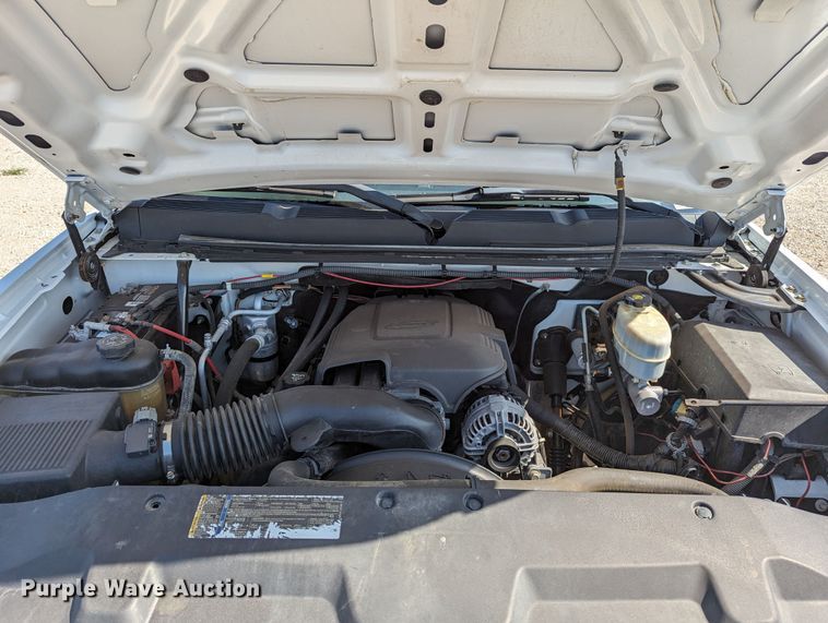 image for item LM9881 2010 Chevrolet Silverado 2500HD  Ext. Cab truck cab and chassis