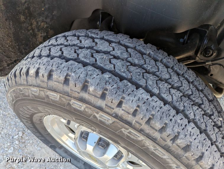 image for item LM9881 2010 Chevrolet Silverado 2500HD  Ext. Cab truck cab and chassis