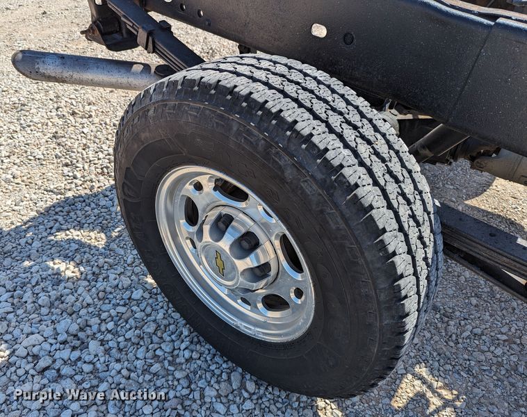 image for item LM9881 2010 Chevrolet Silverado 2500HD  Ext. Cab truck cab and chassis