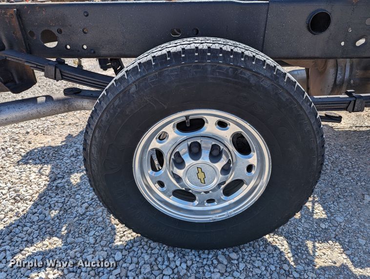 image for item LM9881 2010 Chevrolet Silverado 2500HD  Ext. Cab truck cab and chassis