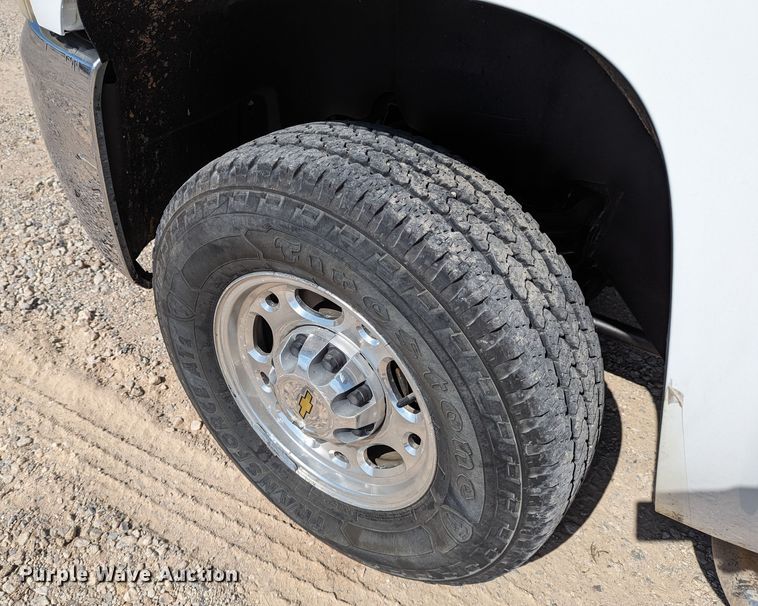 image for item LM9881 2010 Chevrolet Silverado 2500HD  Ext. Cab truck cab and chassis