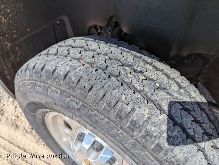 image for item LM9881 2010 Chevrolet Silverado 2500HD  Ext. Cab truck cab and chassis