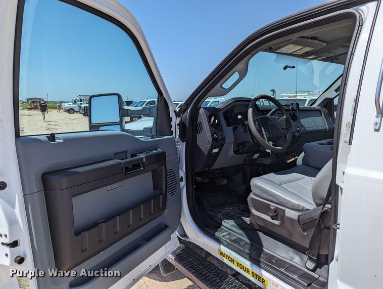 image for item LM9887 2015 Ford F550  Crew Cab utility / service truck