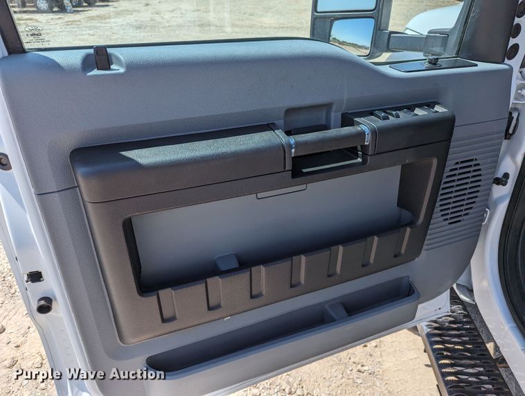 image for item LM9887 2015 Ford F550  Crew Cab utility / service truck