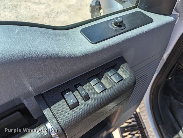 image for item LM9887 2015 Ford F550  Crew Cab utility / service truck