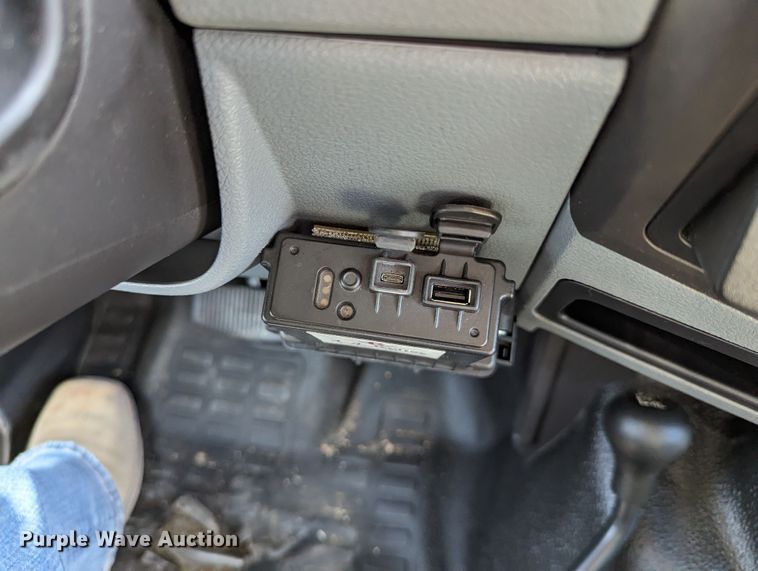 image for item LM9887 2015 Ford F550  Crew Cab utility / service truck