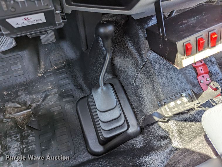 image for item LM9887 2015 Ford F550  Crew Cab utility / service truck