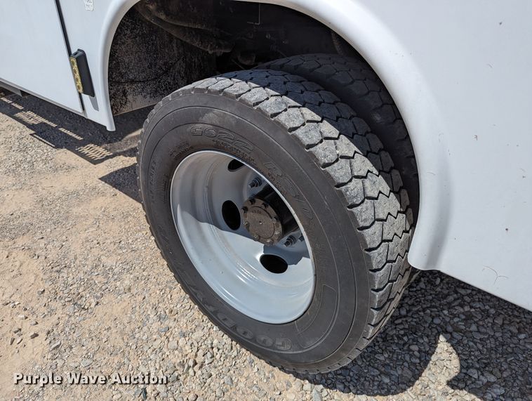 image for item LM9887 2015 Ford F550  Crew Cab utility / service truck