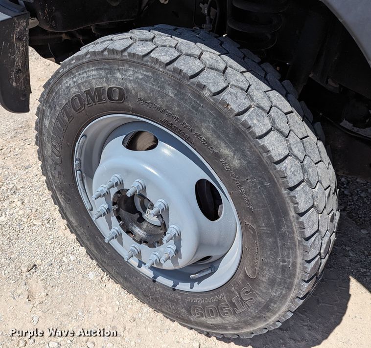 image for item LM9887 2015 Ford F550  Crew Cab utility / service truck