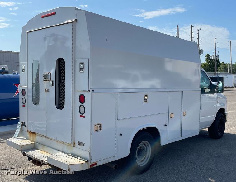 image for item LS9349 2011 Ford E350 Super Duty  utility van