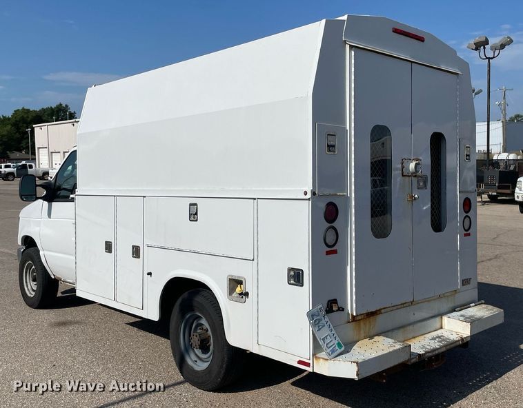 image for item LS9349 2011 Ford E350 Super Duty  utility van