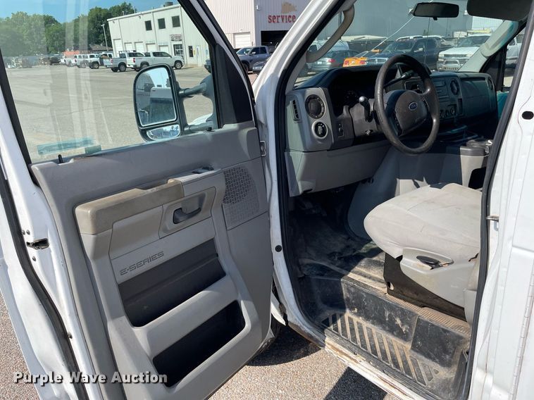 image for item LS9349 2011 Ford E350 Super Duty  utility van