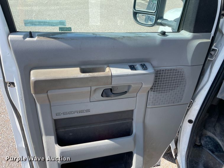 image for item LS9349 2011 Ford E350 Super Duty  utility van
