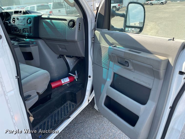 image for item LS9349 2011 Ford E350 Super Duty  utility van