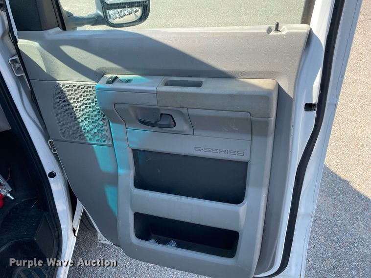 image for item LS9349 2011 Ford E350 Super Duty  utility van