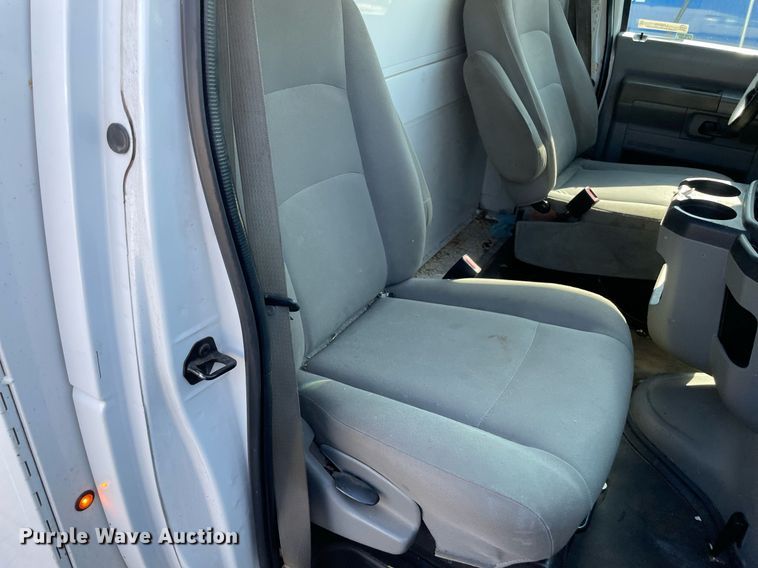 image for item LS9349 2011 Ford E350 Super Duty  utility van