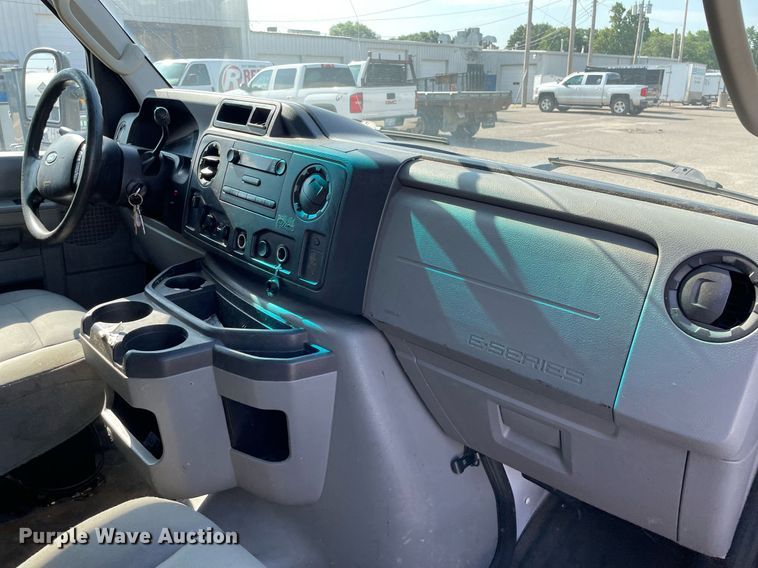 image for item LS9349 2011 Ford E350 Super Duty  utility van