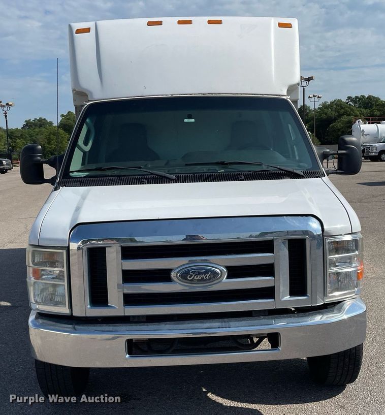 image for item LS9350 2010 Ford E350 Super Duty  utility van
