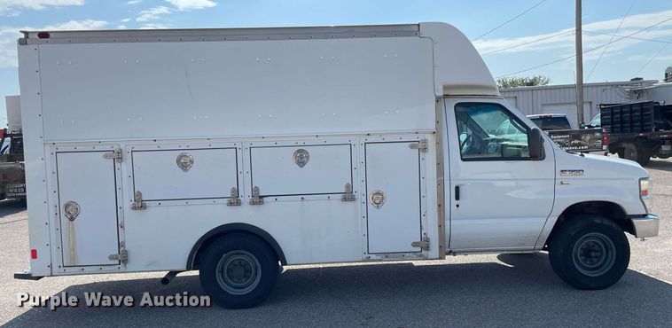 image for item LS9350 2010 Ford E350 Super Duty  utility van
