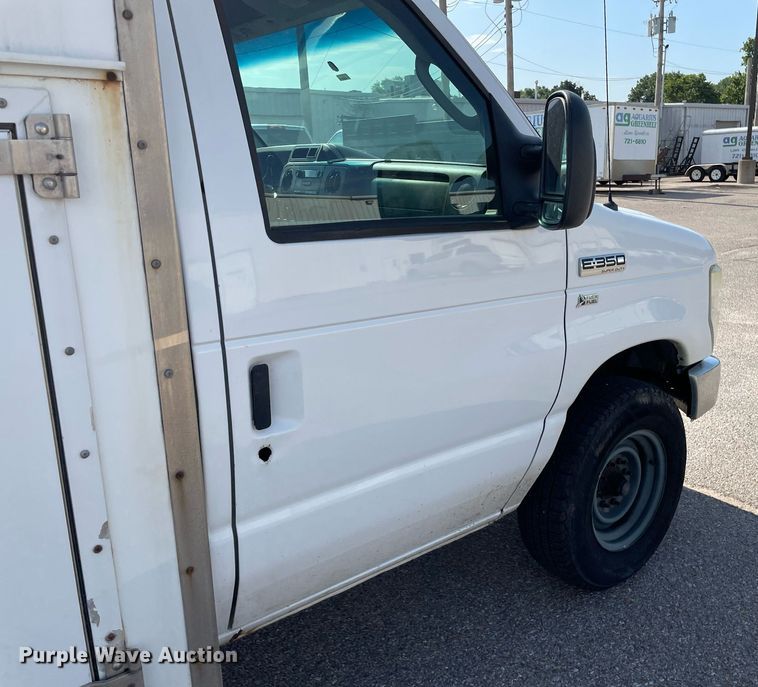 image for item LS9350 2010 Ford E350 Super Duty  utility van