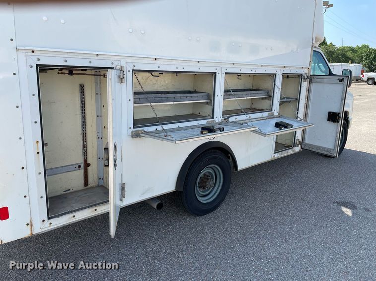 image for item LS9350 2010 Ford E350 Super Duty  utility van